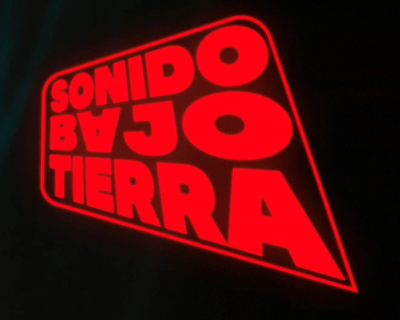 SONIDO BAJO TIERRA