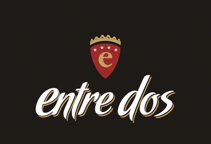 E ENTRE DOS
